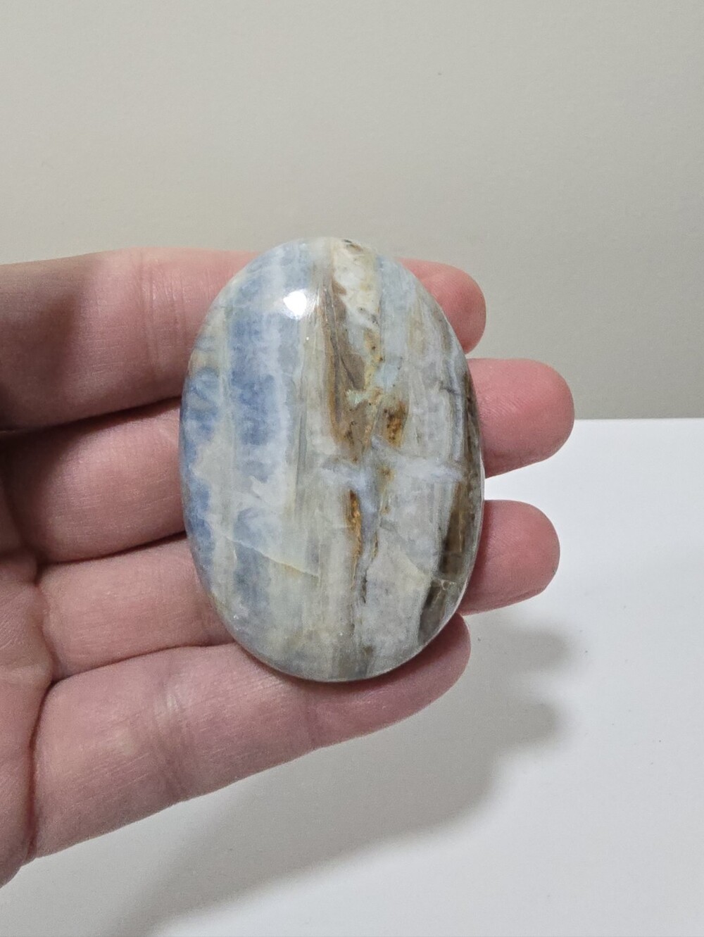 Blue Scheelite Crystal Palmstone - Picture 7 of 9